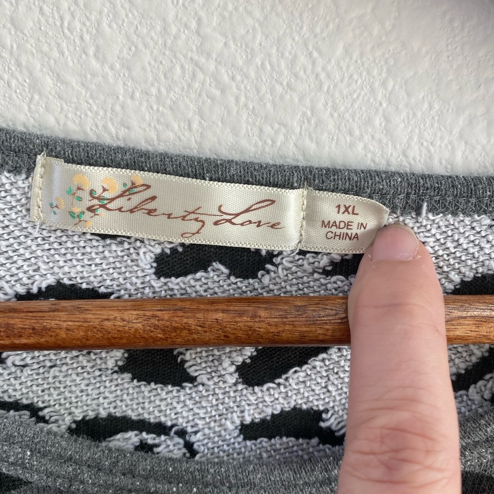 Liberty Love Grey and Black Leopard Print Top 1XL - Picture 6 of 6